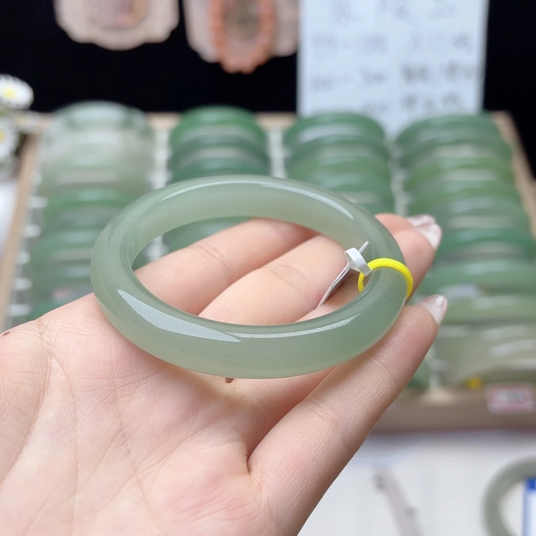 石英质玉手镯未镶嵌54