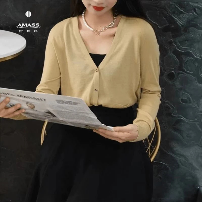 AMASS/阿玛施秋季新款V领单排扣百搭羊毛衫纯色长针织开衫5499076