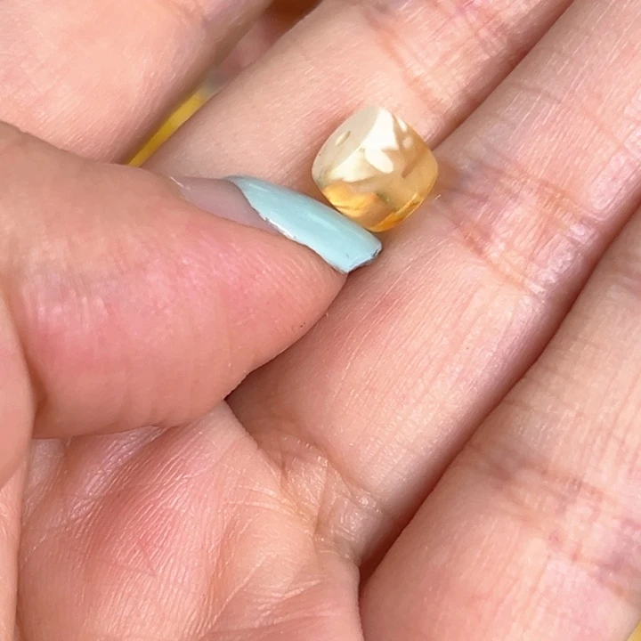 未镶嵌蜜蜡裸石7.1mm一个