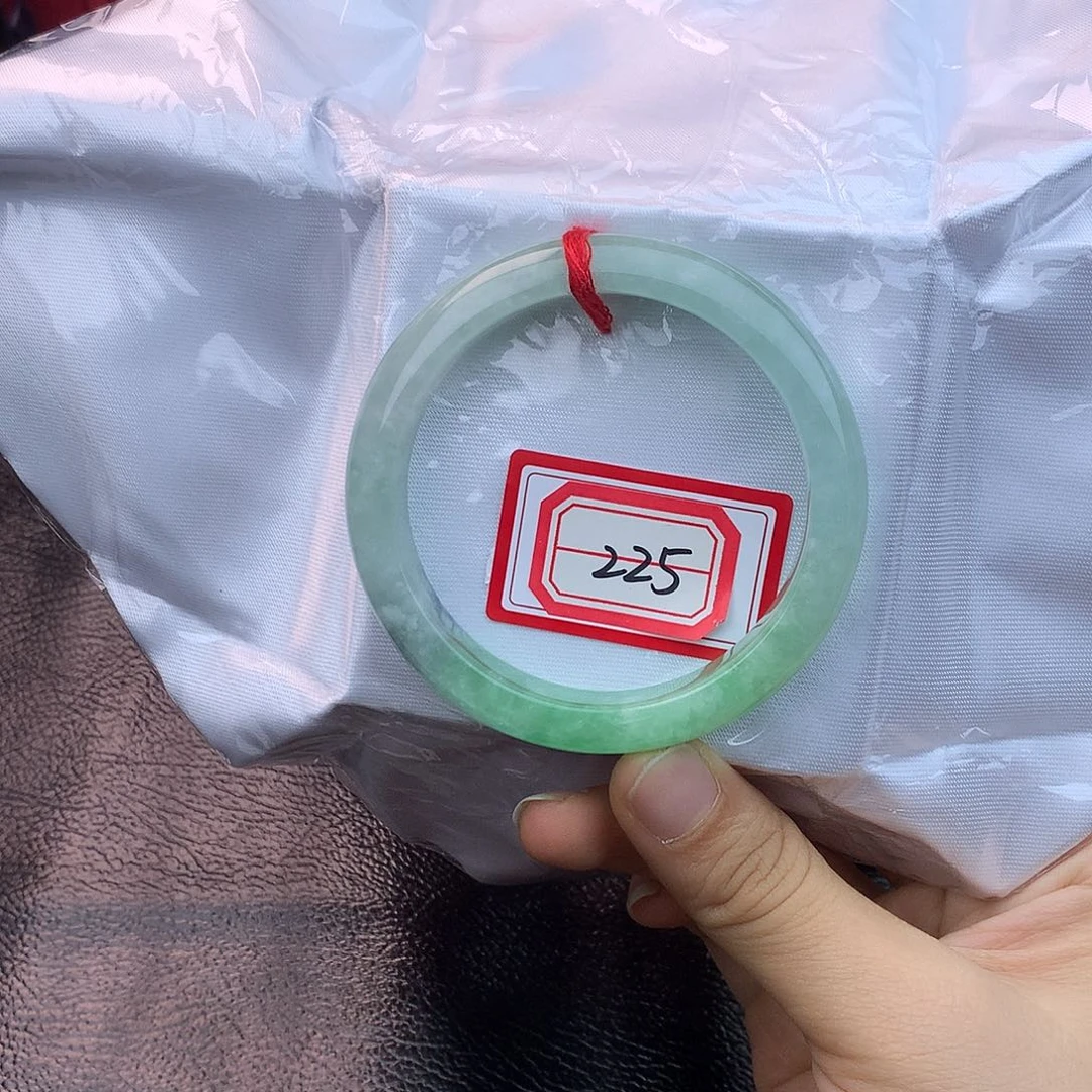 往****翡翠未镶嵌手镯225