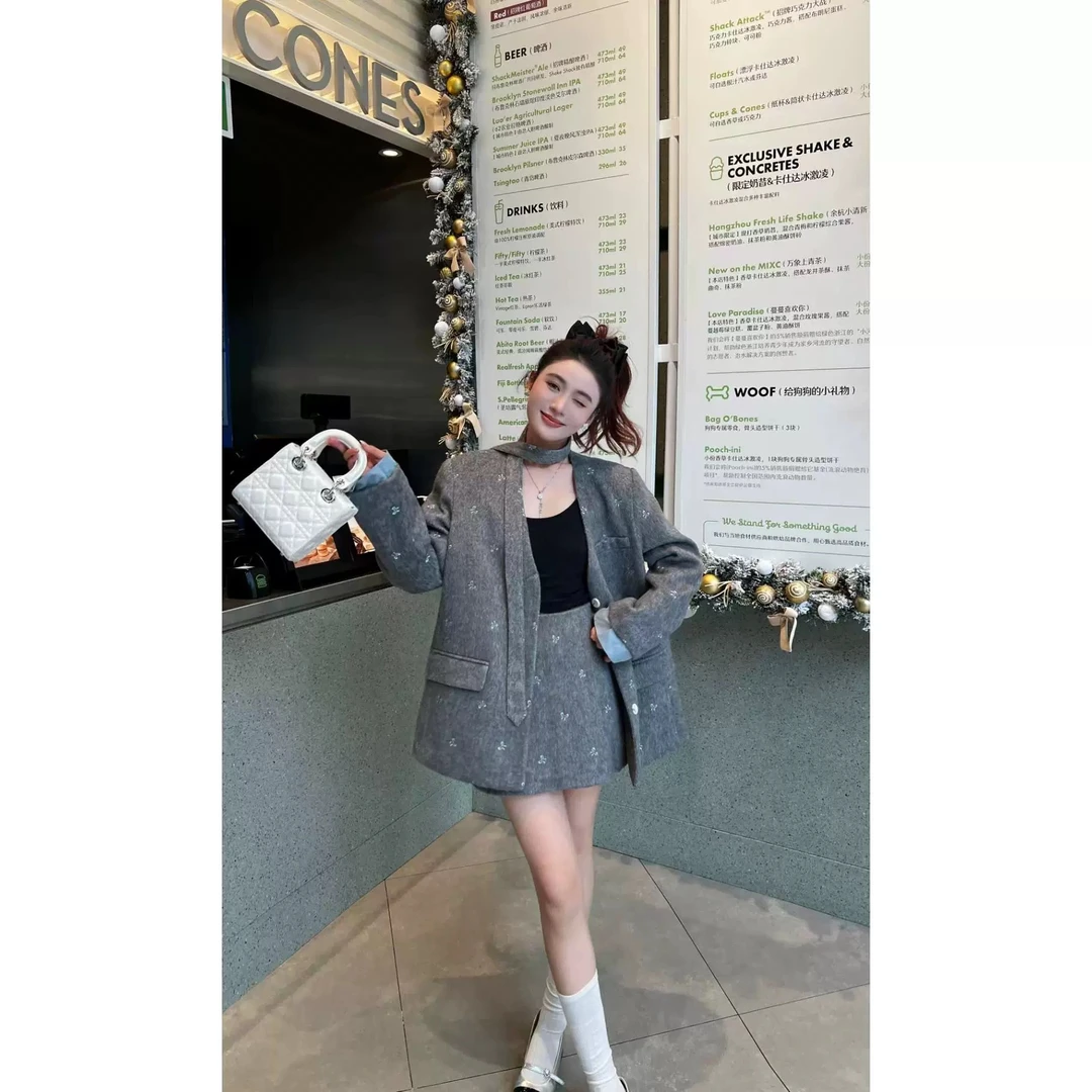 正版2024冬季时尚新款蝴蝶结刺绣呢呢西装外套+半身裙两件套装女