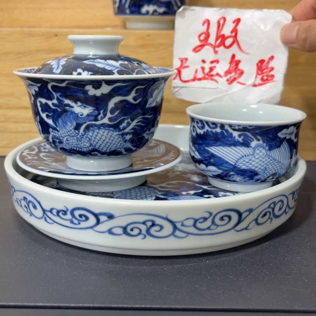 手绘蓝底麒麟追凤
