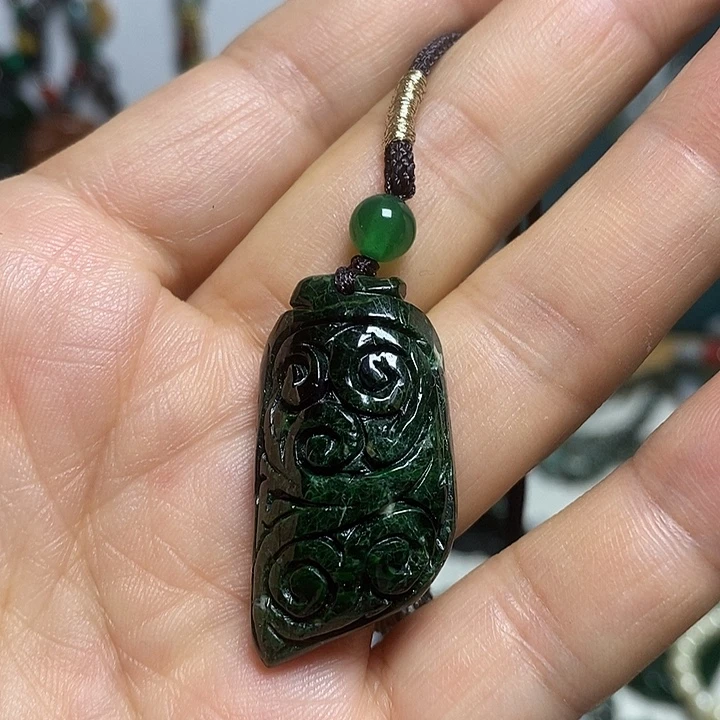 翡翠未镶嵌吊坠(赠链)