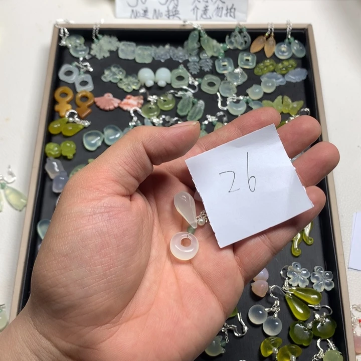 净***渡蛇纹石玉合金耳钉