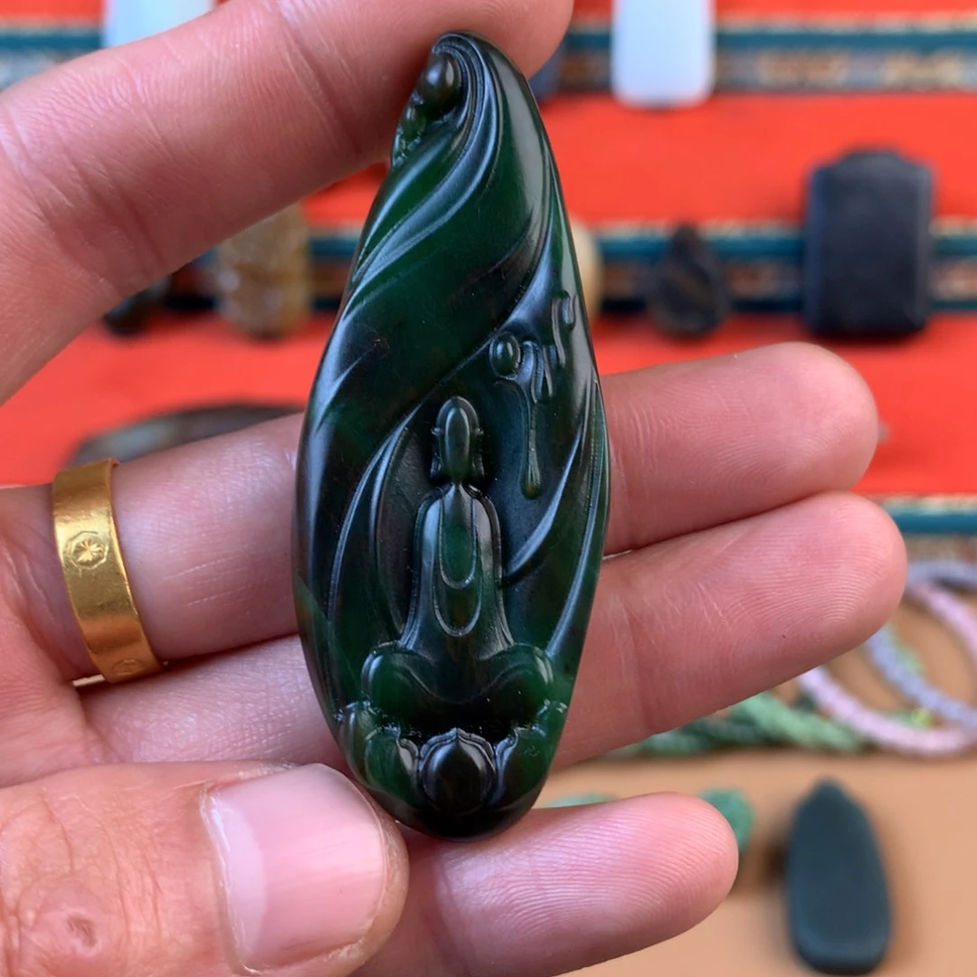 和田玉（糖玉）挂件未镶嵌满****月