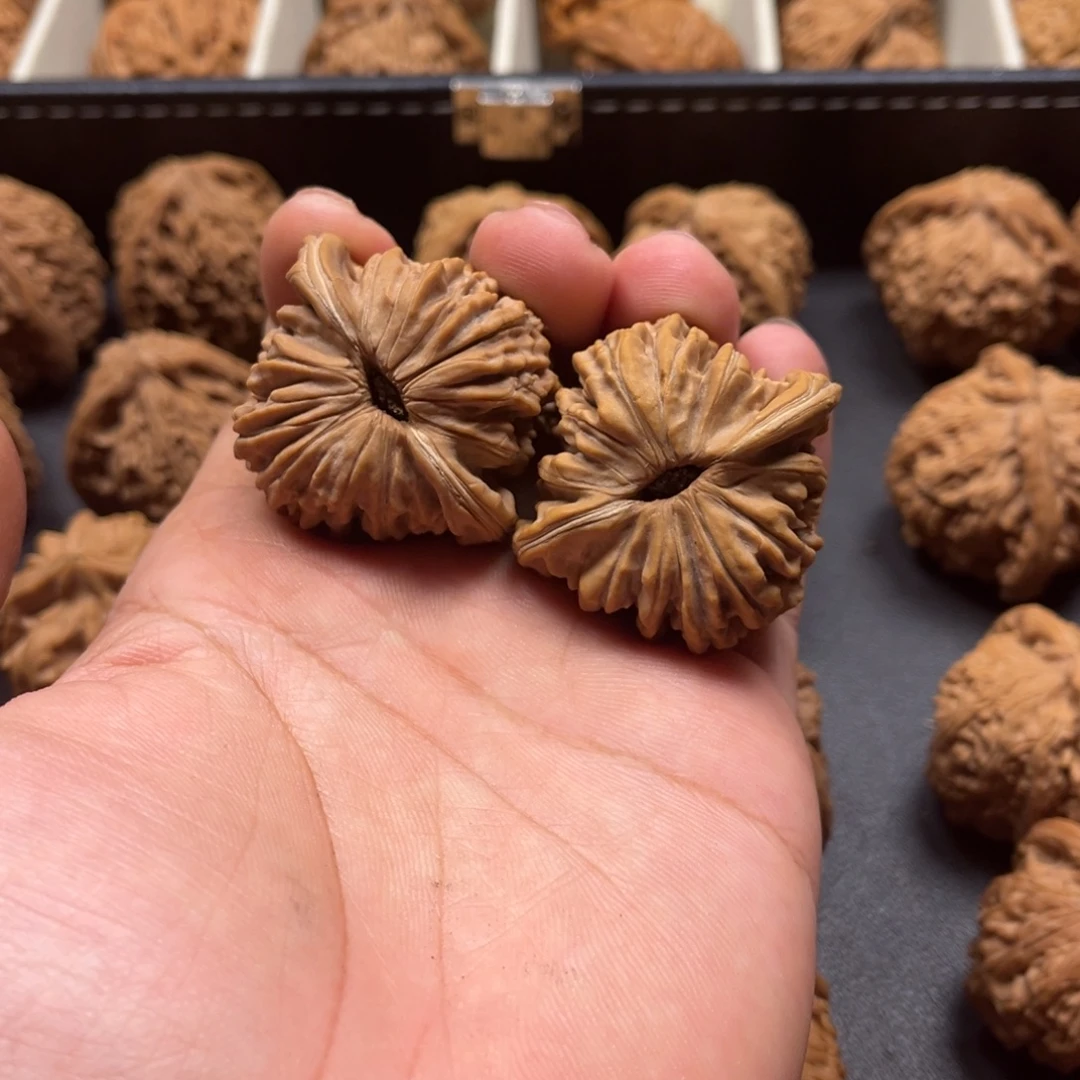 越***甲吊坠桃核文玩核桃