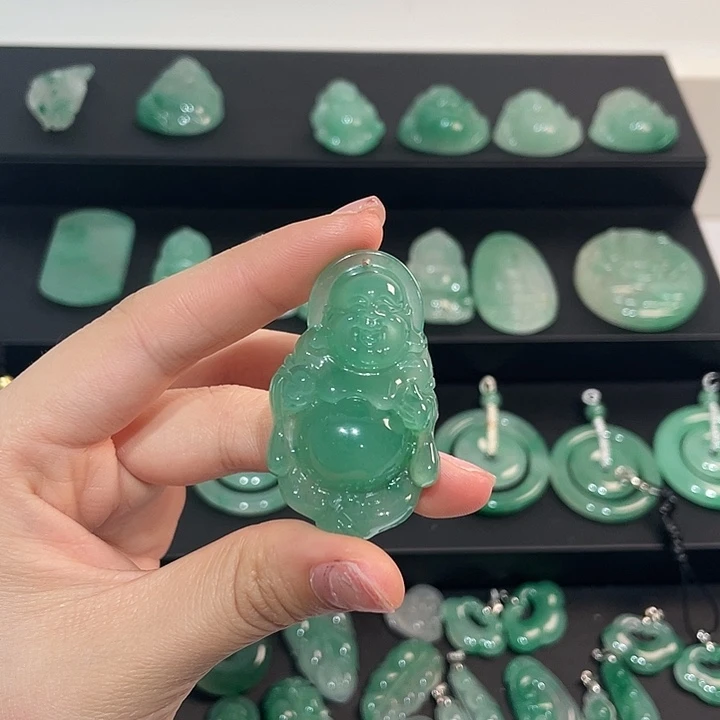 石英质玉（非洲翠）未镶嵌颈饰