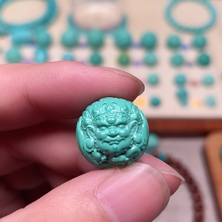 云见手工雕刻配饰，尺寸15