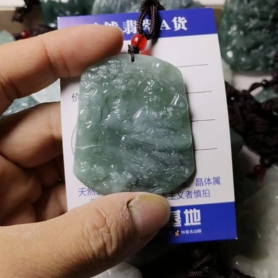 翡翠未镶嵌颈饰挂件