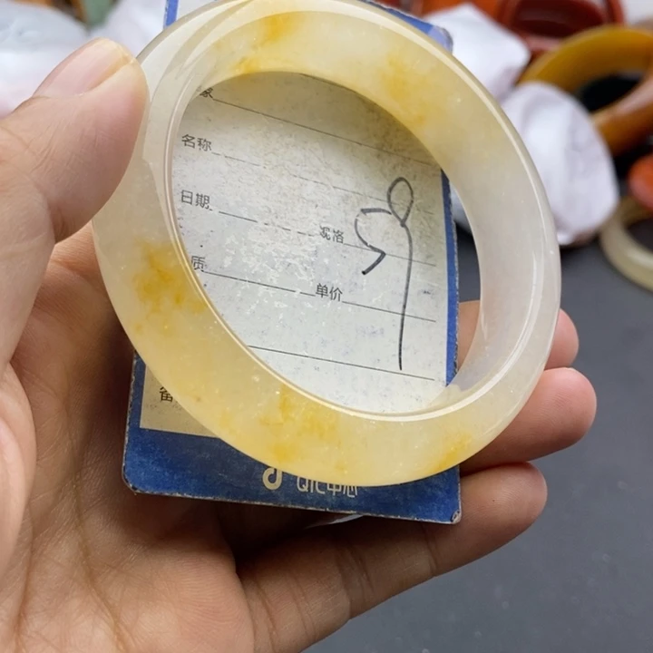 石英质玉未镶嵌手镯