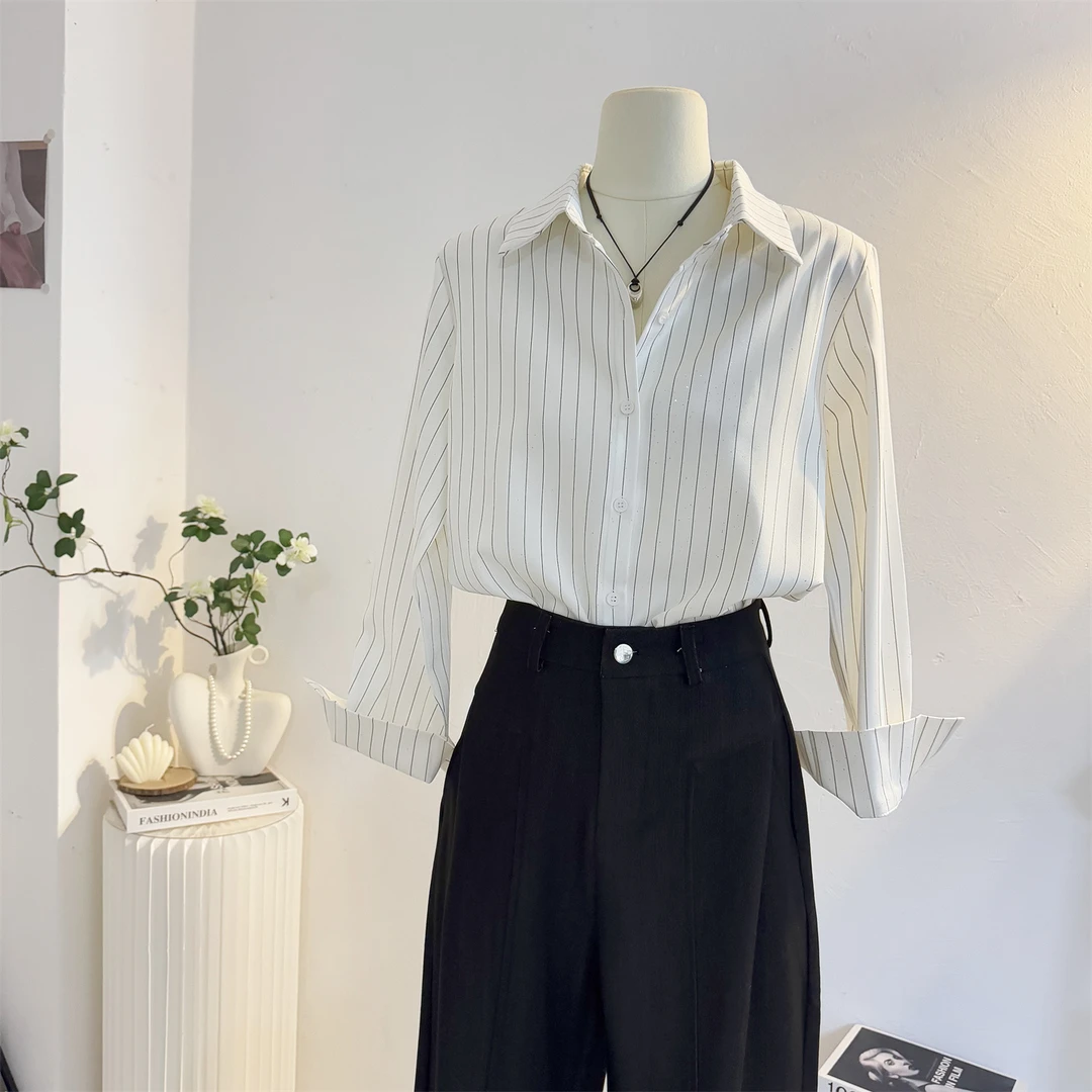 白色翻领条纹长袖衬衫女2025秋宽松休闲气质通勤衬衣职业正装上衣