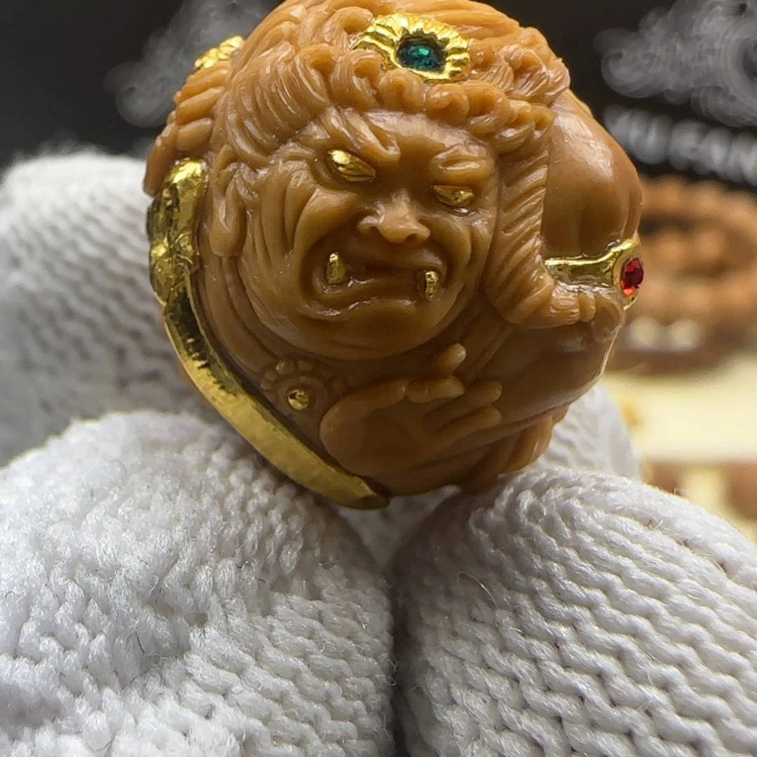 吊坠猴头核桃不动明王镶嵌24k