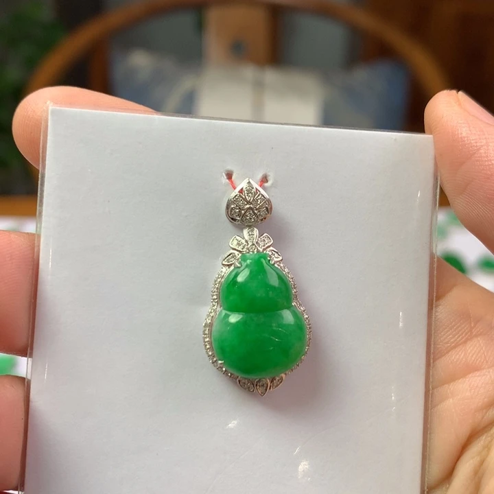 翡翠18K金镶嵌颈饰翡翠吊坠