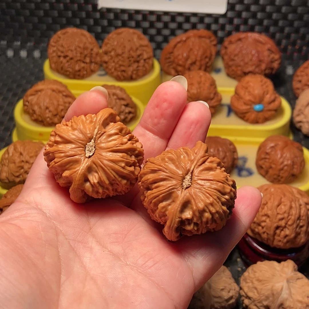 文玩核桃吊坠白狮子5