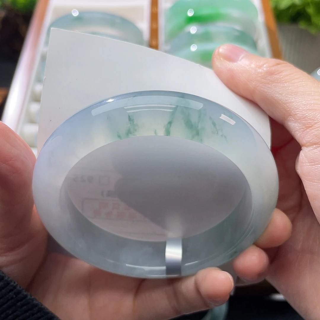 翡翠未镶嵌手镯55冰胶飘花
