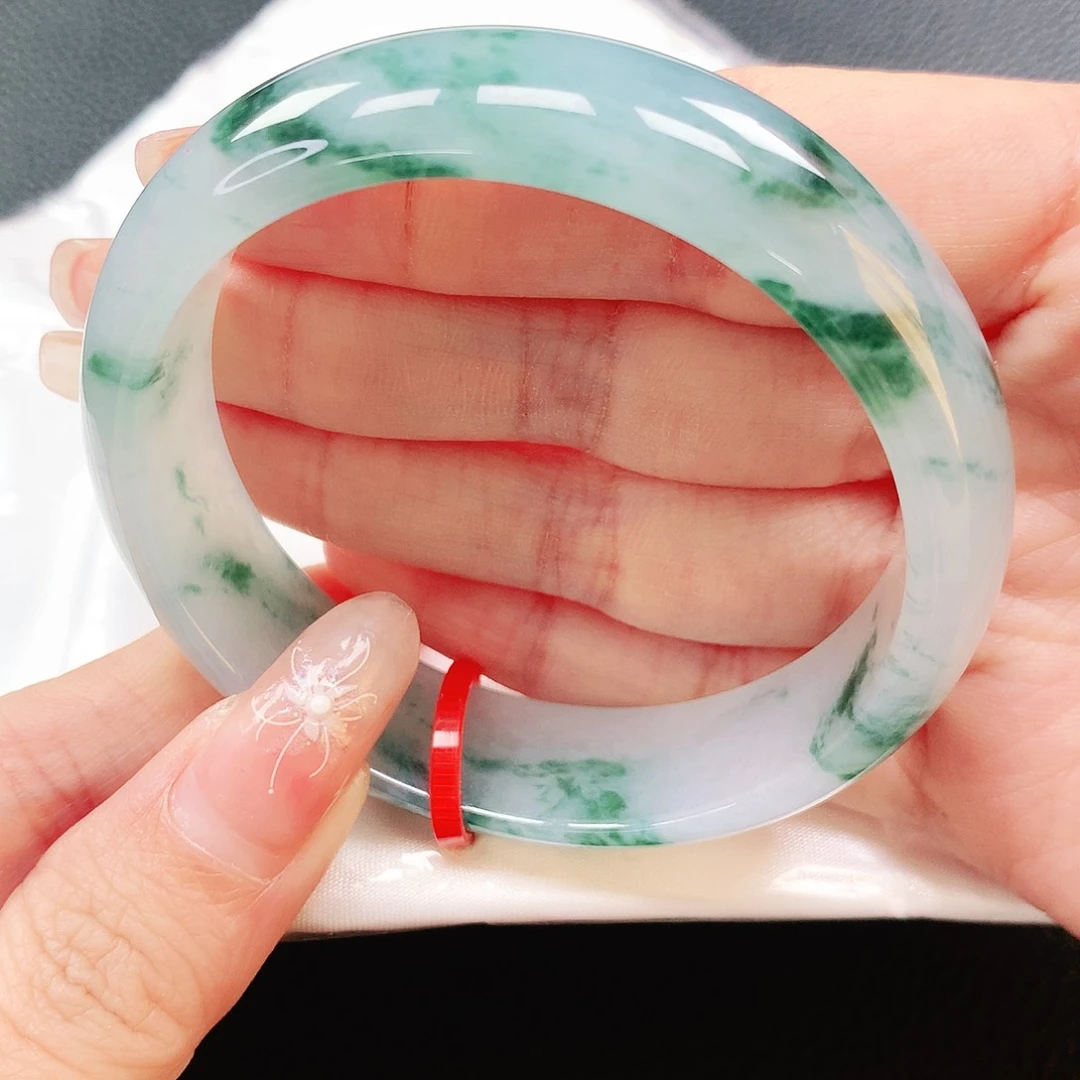 翡翠手镯未镶嵌54圈