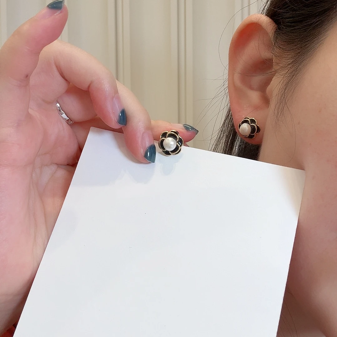 淡水珍珠银S925镶嵌耳饰山茶花mq