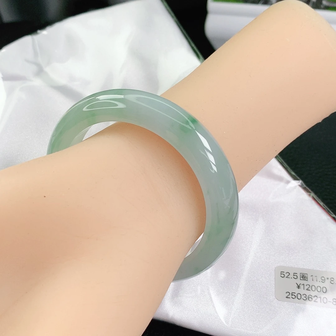 翡翠手镯未镶嵌52➕圈