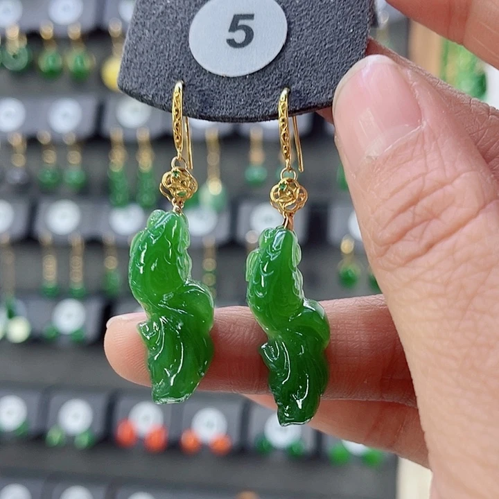 18K金镶嵌和田玉耳饰