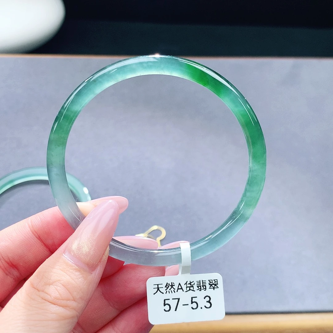 未镶嵌手镯（圆镯）翡翠