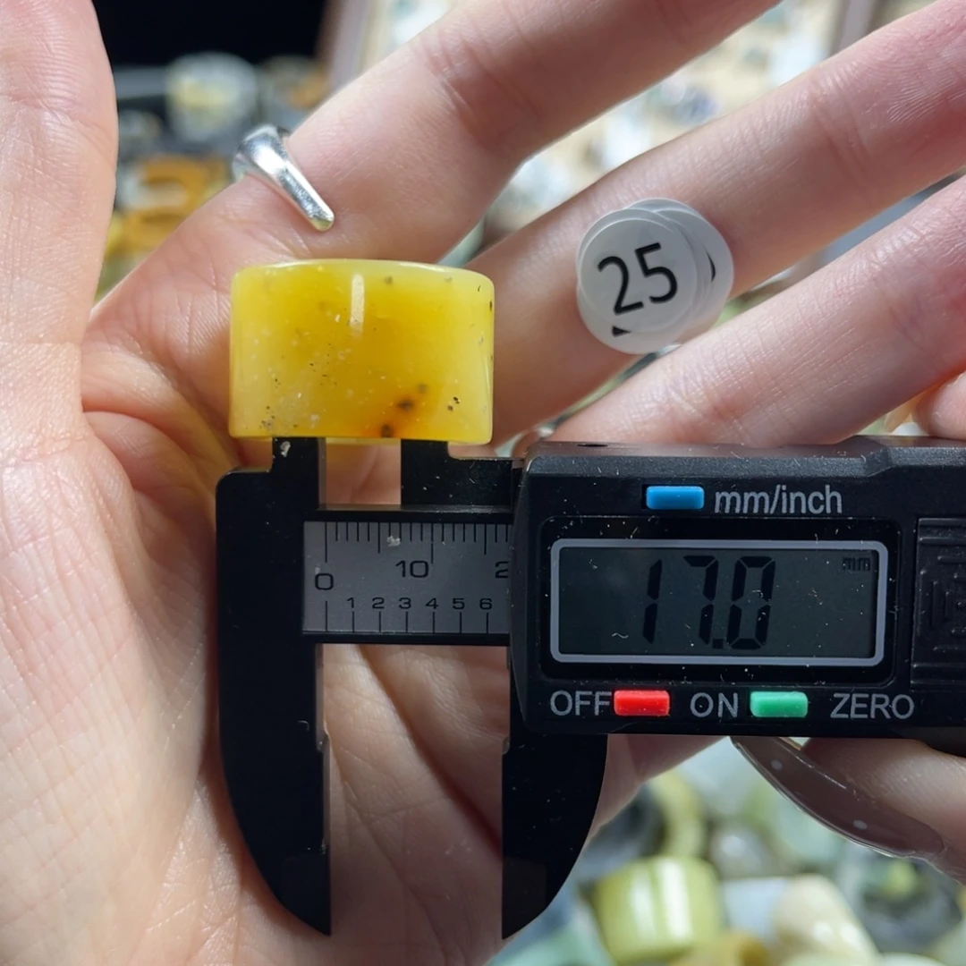 蛇纹石玉未镶嵌戒指