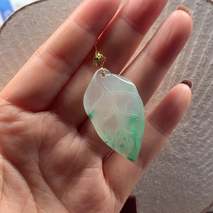 石英质玉未镶嵌颈饰