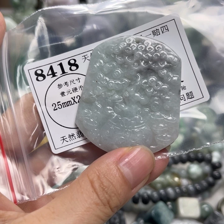 翡翠未镶嵌颈饰8418