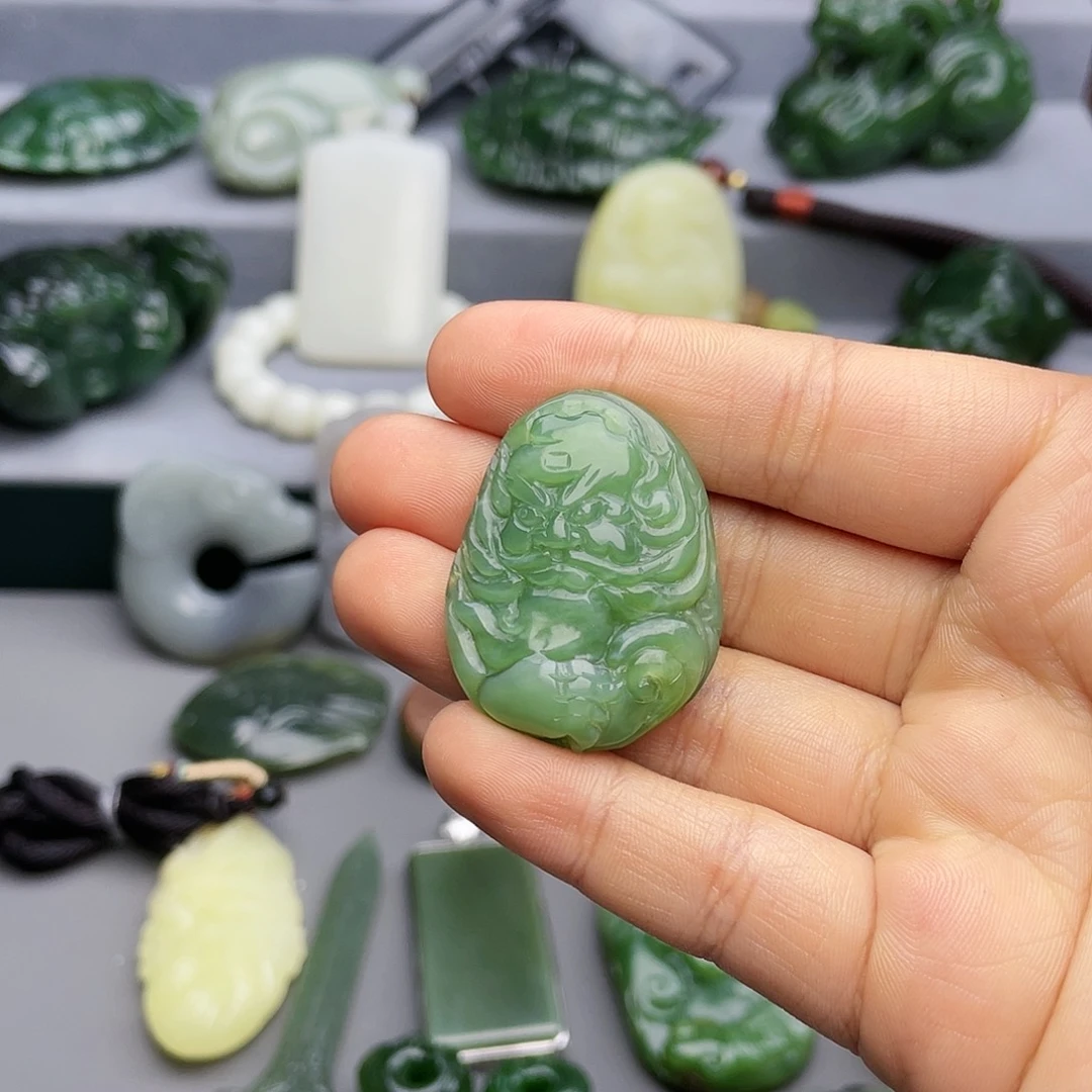 草***泥和田玉未镶嵌颈饰