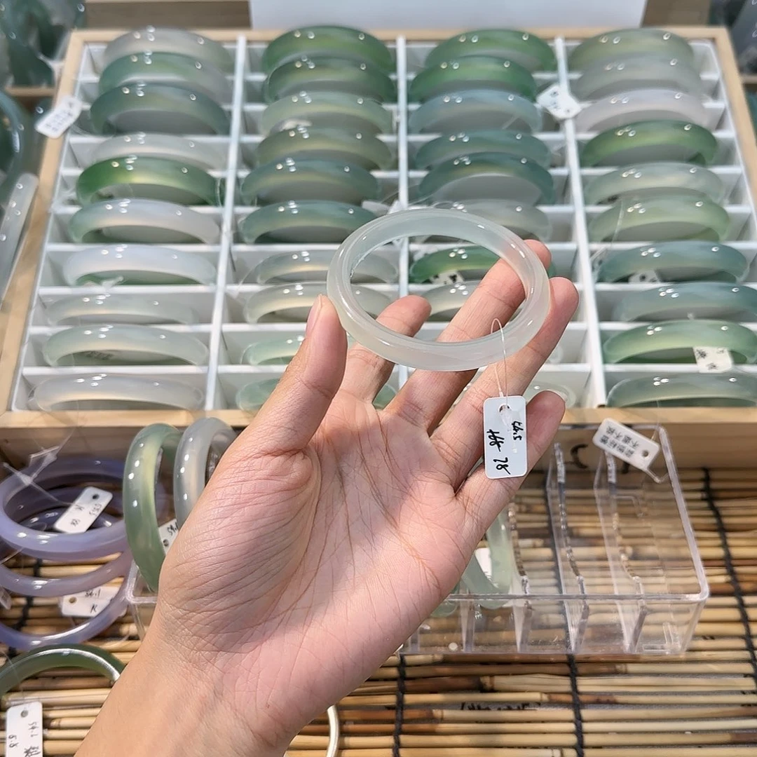 玛瑙/玉髓未镶嵌手镯圈口54.5