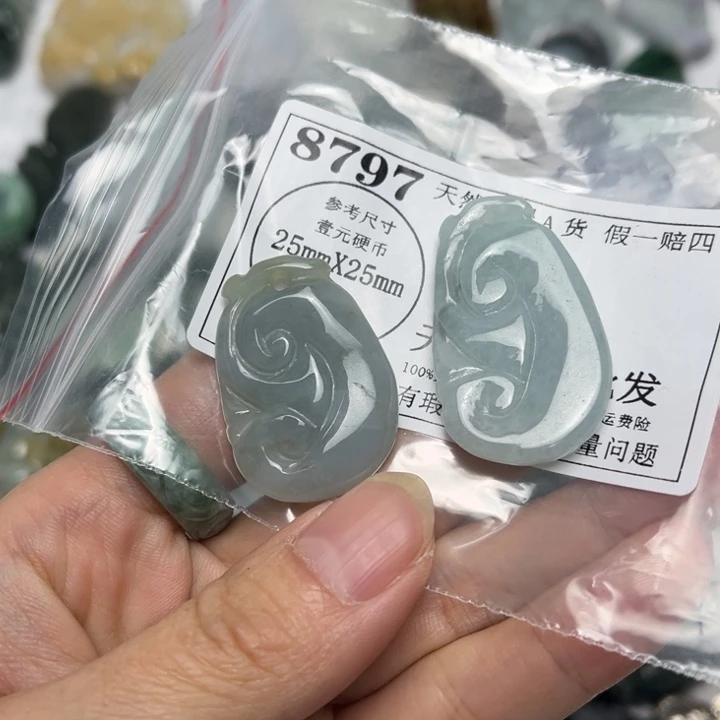 翡翠未镶嵌颈饰8797瑕疵