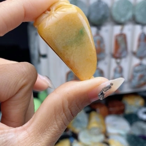 翡翠颈饰未镶嵌翡翠