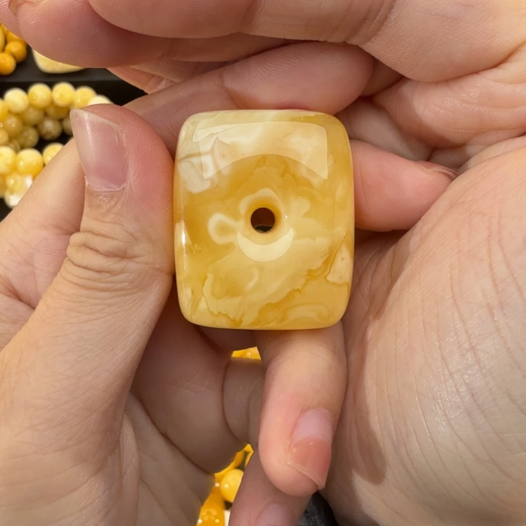 琥珀未镶嵌裸石焦皮橘红荧光妖花藏扣