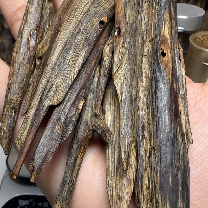 木海***手奇楠天然树心油虫漏香32.8克