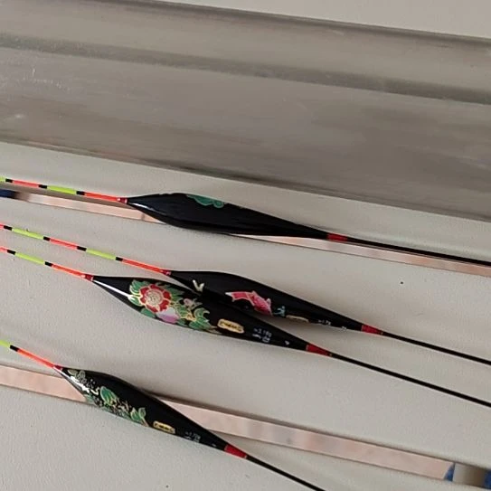 微瑕131浮漂4支加50漂桶