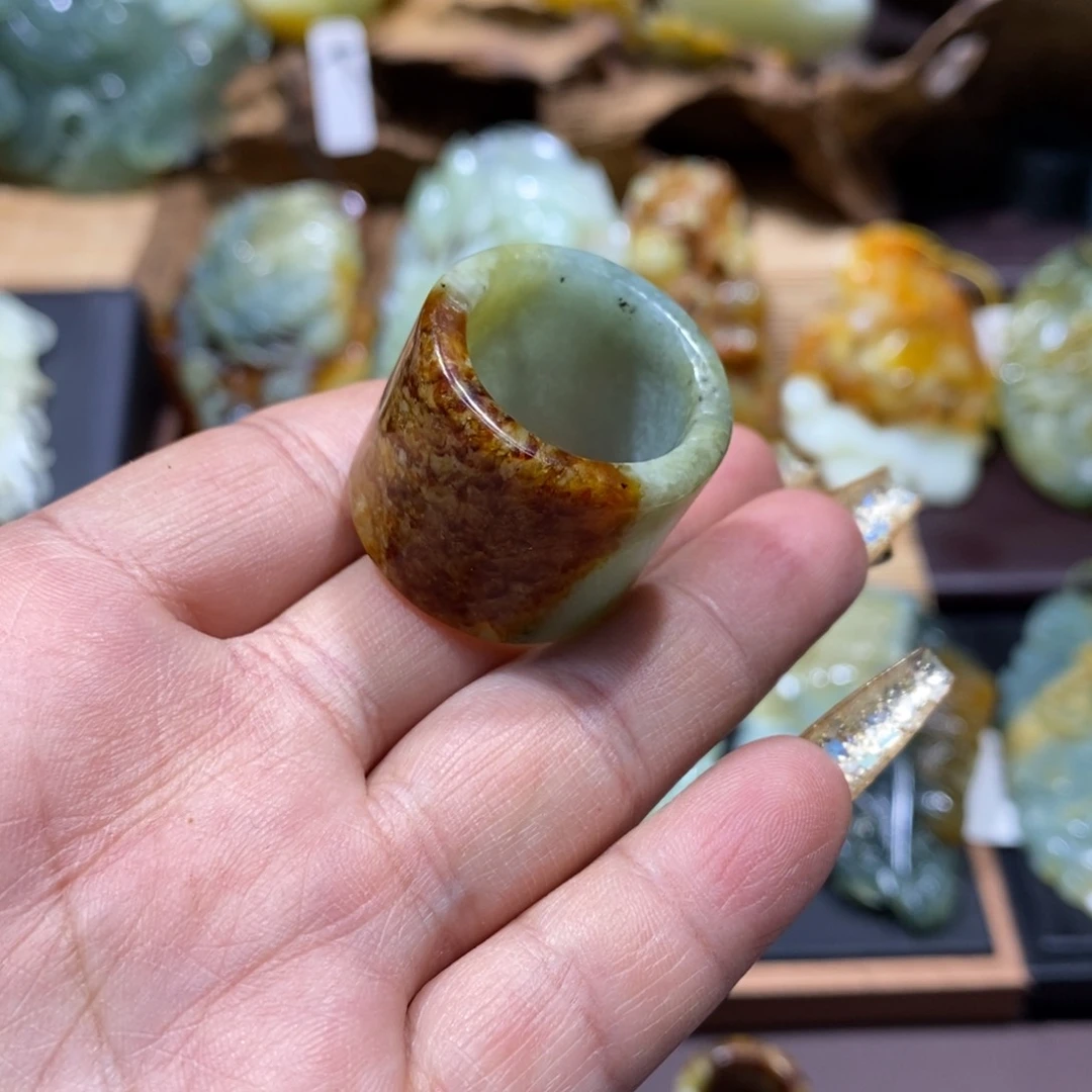 蛇纹石玉颈饰未镶嵌不***?