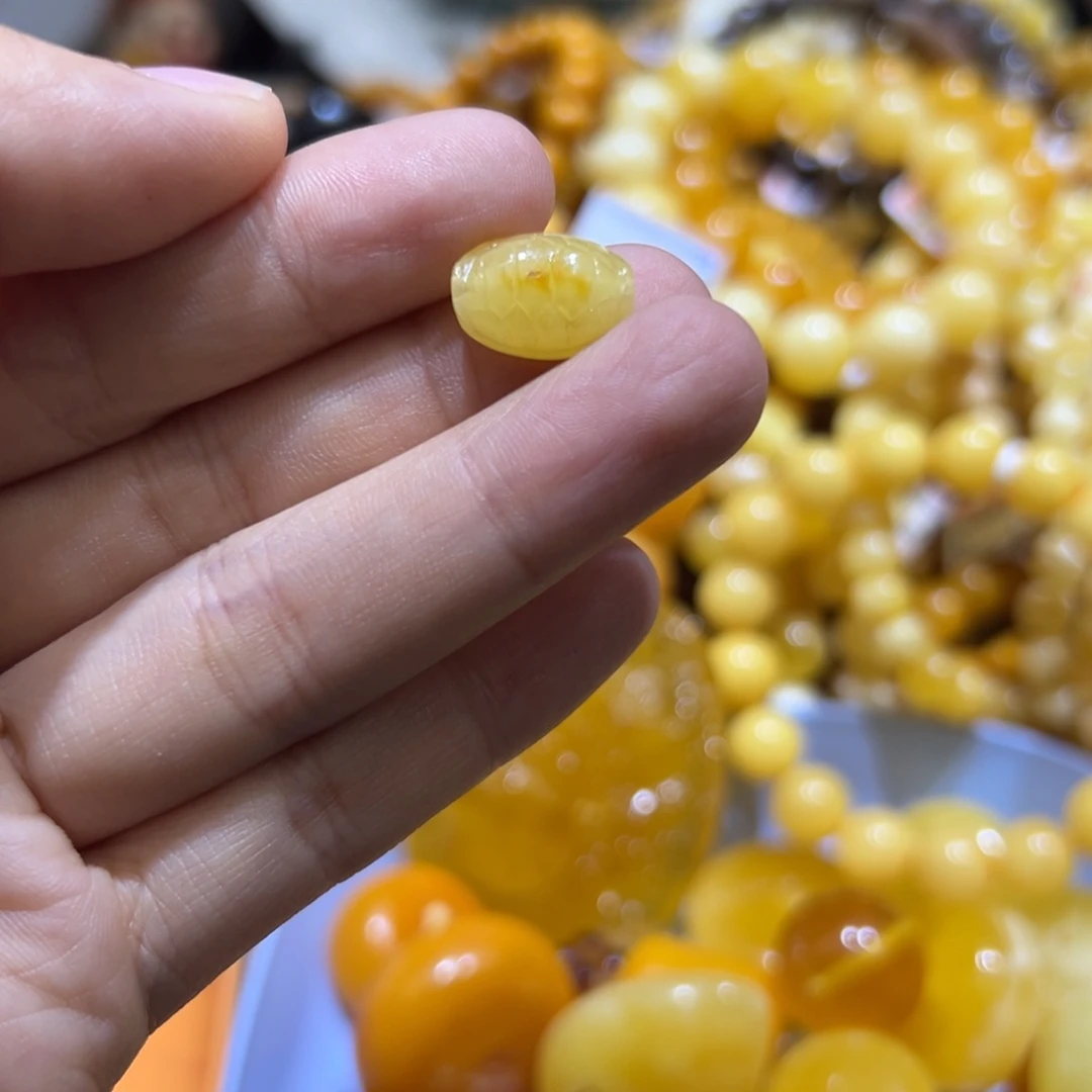 琥珀珠宝奇石未镶嵌