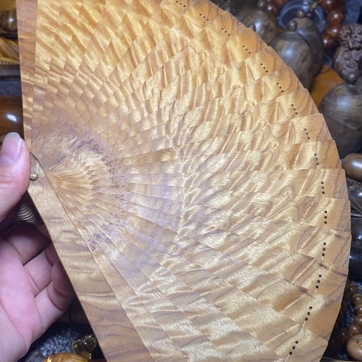 金丝楠花纹小扇子