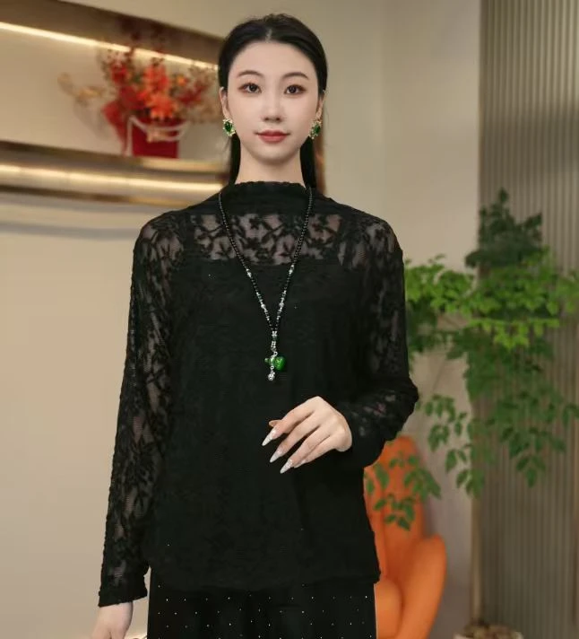 010/蕾丝拼接内搭百搭蕾丝宽松圆领打底衫宽松型性感风小衫