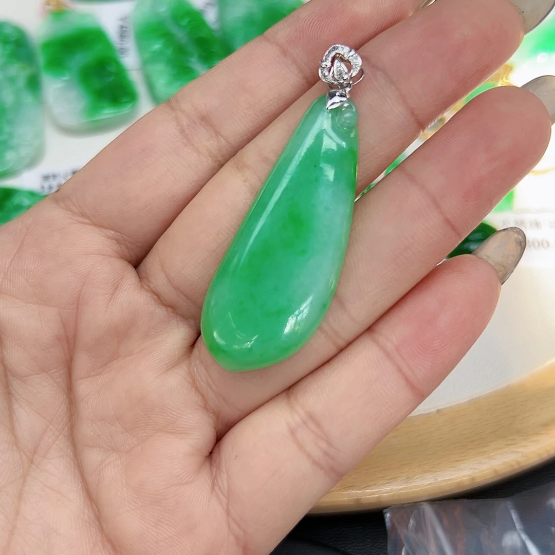 翡翠颈饰18K金镶嵌天然Ａ货翡翠