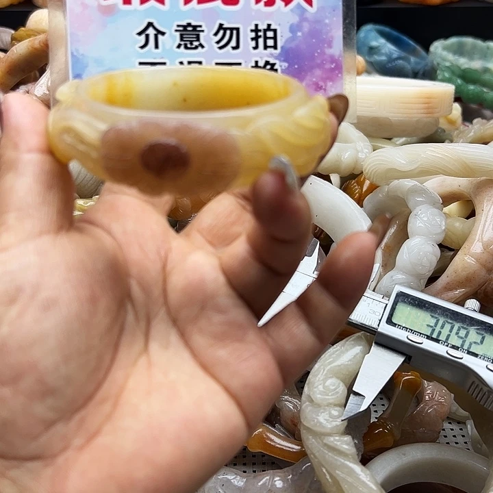 未镶嵌手镯石英岩玉