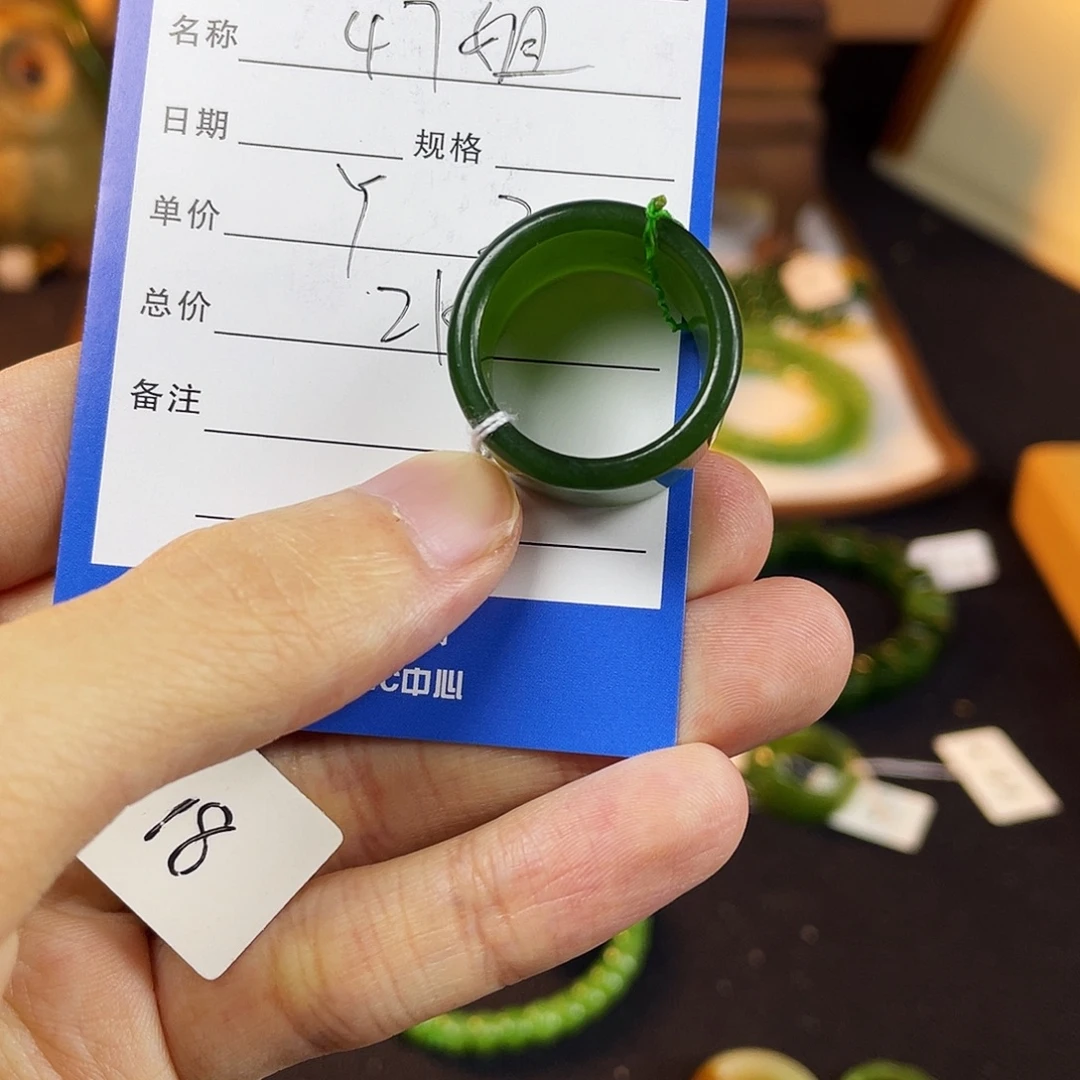 4****和田玉未镶嵌颈饰