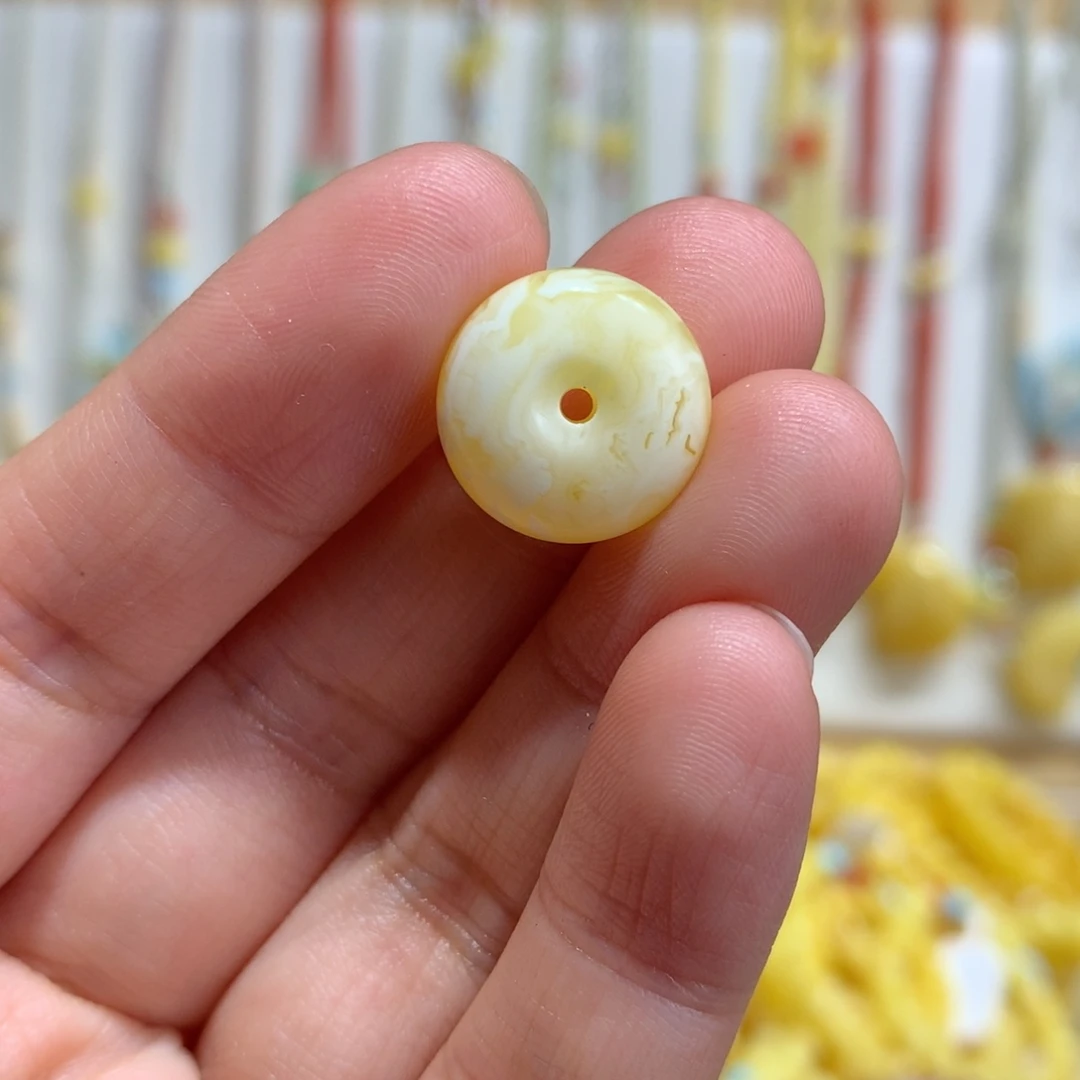 琥珀未镶嵌裸石配饰