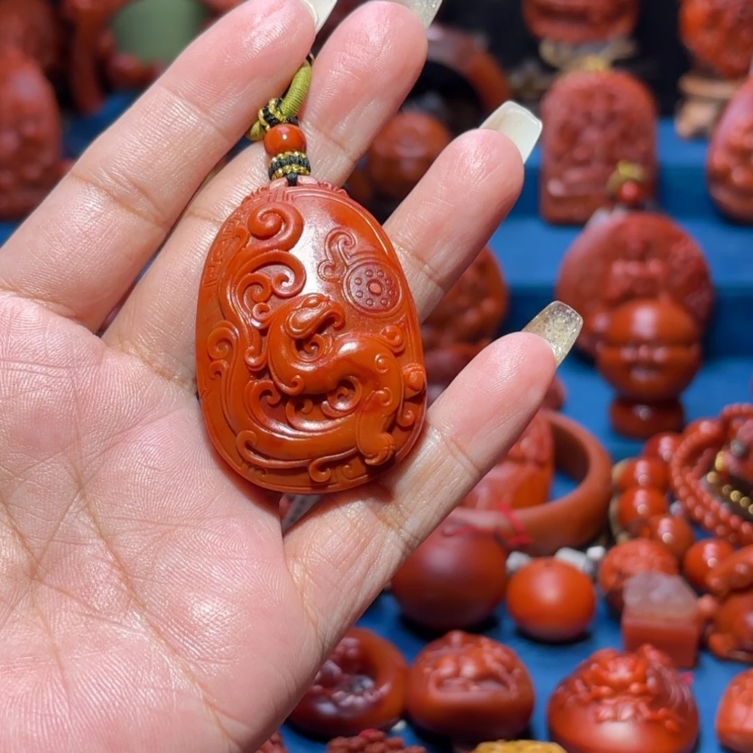 未镶嵌雕刻南红玛瑙钧*