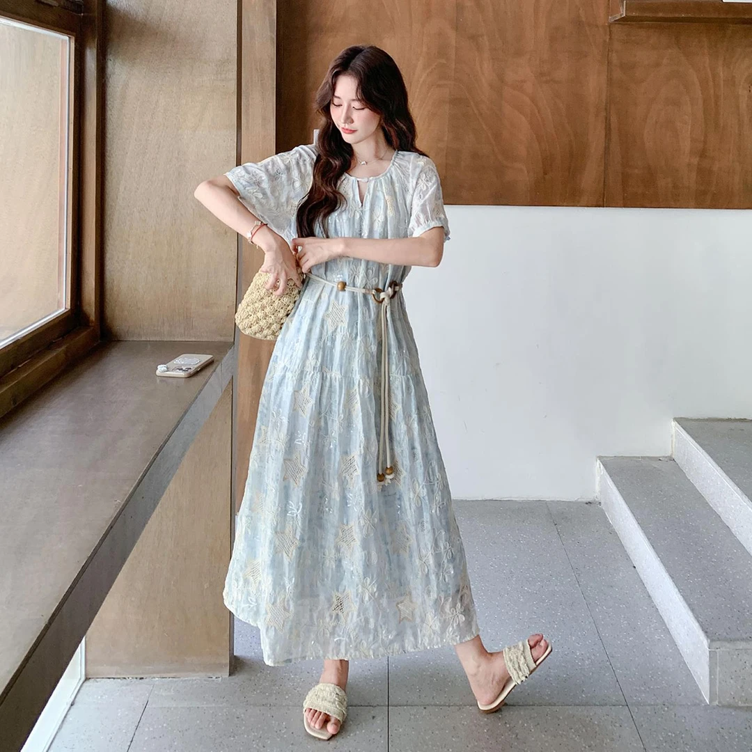 浅蓝色别致独特设计感连衣裙女2025夏季新款法式甜美度假风长裙子