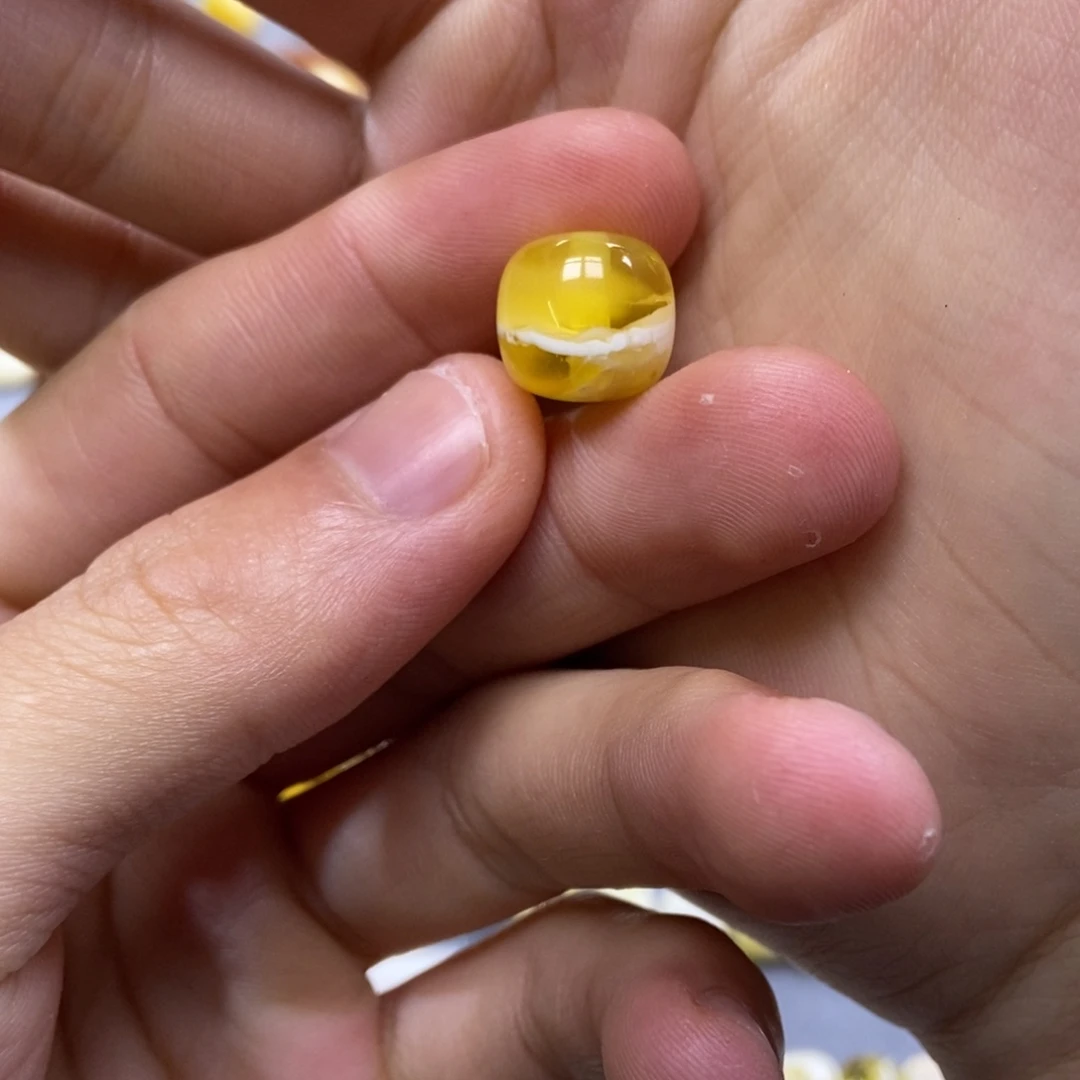 琥珀未镶嵌珠宝奇石12.7mm带冰片