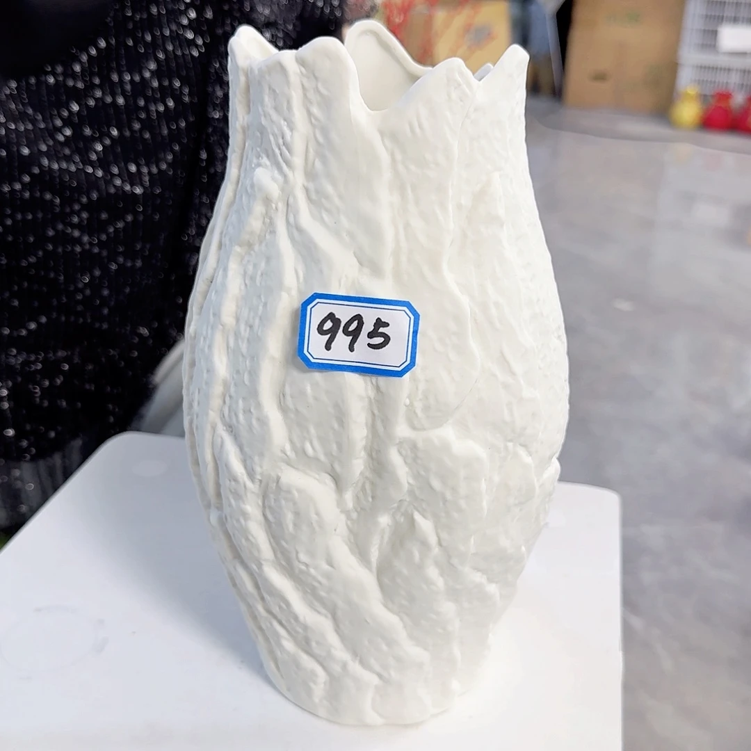 995号陶瓷高26厘米瑕疵一个