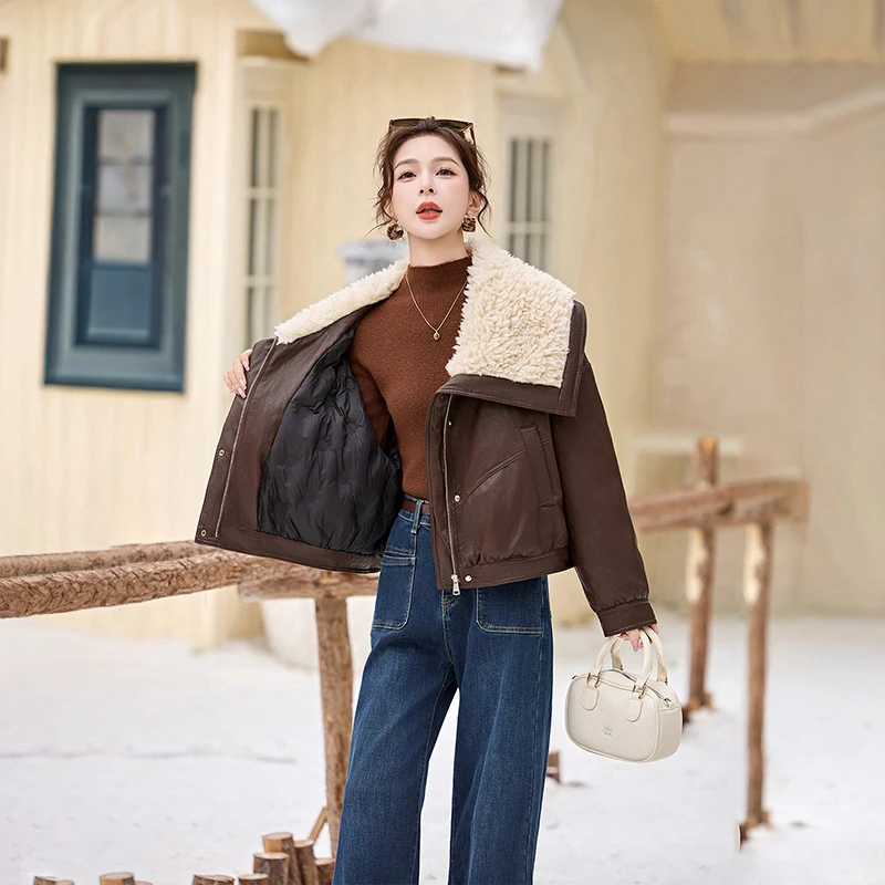 毛毛拼接大翻领时尚蛋白皮女式羽绒服2025冬保暖洋气外套HE99872