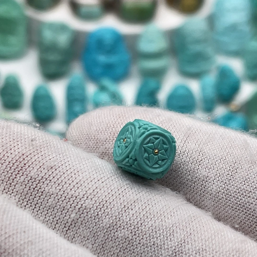 绿松石未镶嵌颈饰