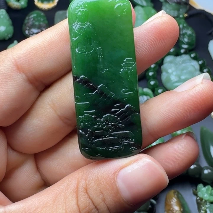 颈饰未镶嵌和田玉（碧玉）