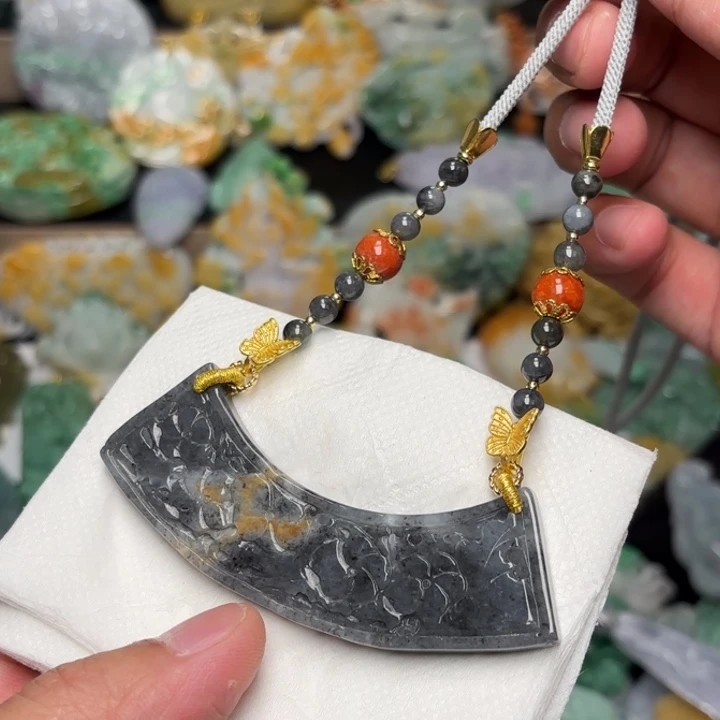 翡翠颈饰未镶嵌吊坠